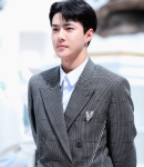 sehun_at_dior_28429.jpg