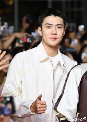 Click to view full size image
==============
sehunatmoon_281129.jpg sehunatmoon_281129.jpg