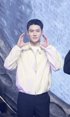 sehunatmoon_281529.jpg