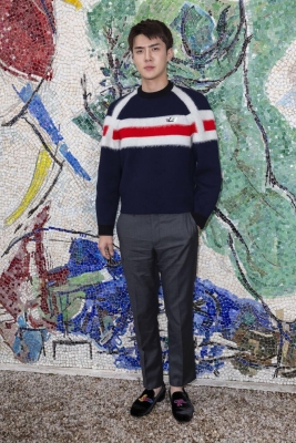 Click to view full size image
==============
sehunLV18_281029.jpg sehunLV18_281029.jpg