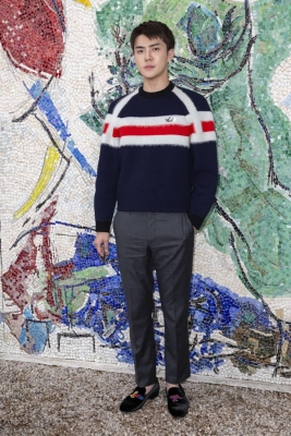 Click to view full size image
==============
sehunLV18_281429.jpg sehunLV18_281429.jpg