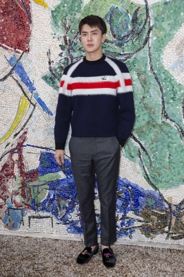 Click to view full size image
==============
sehunLV18_281729.jpg sehunLV18_281729.jpg