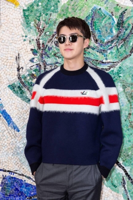 Click to view full size image
==============
sehunLV18_281829.jpg sehunLV18_281829.jpg