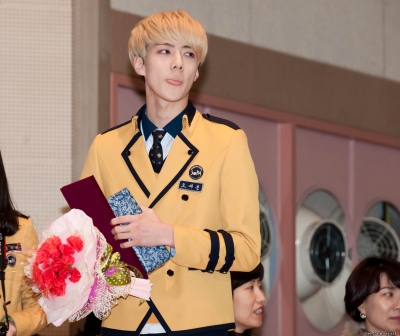 Click to view full size image
==============
graduation_28129.jpg graduation_28129.jpg