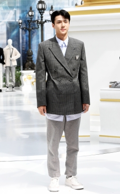Click to view full size image
==============
sehun_at_dior_281929.jpg sehun_at_dior_281929.jpg
