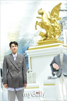 sehun_at_dior_283629.jpg